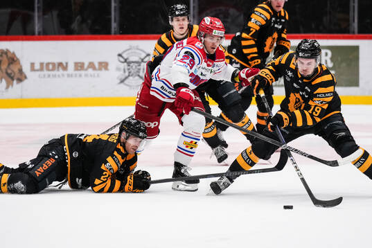 Timrås Filip Hållander mot Skellefteås Oscar Lindberg