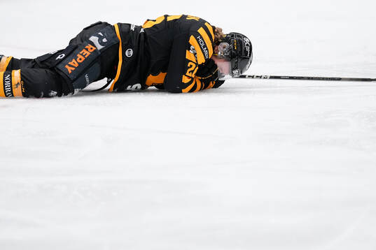 Skellefteås Anton Heikkinen skadade tanden