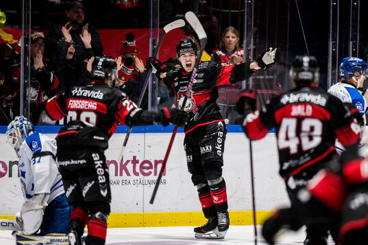 Malmö Redhawks Axel Sundberg jublar