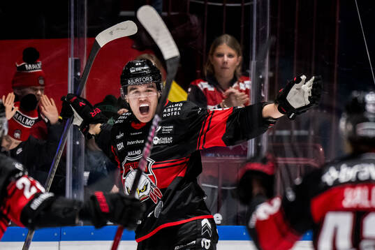 Malmö Redhawks Axel Sundberg jublar