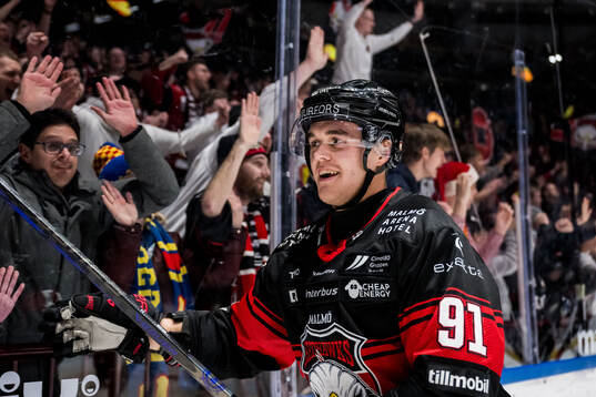 Malmö Redhawks Axel Sundberg jublar