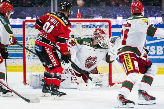 Luleås Oskari Laaksonen (ej i bild)  för 1-0 bakom Modos