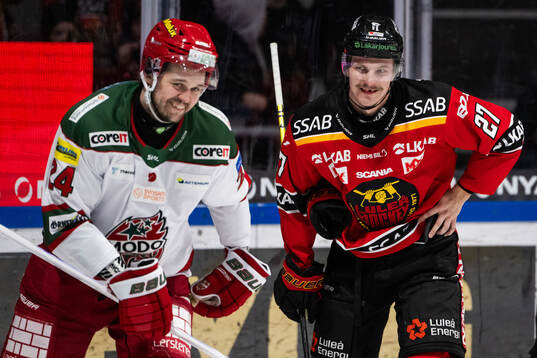 Modos Måns Carlsson och Luleås Oskari Laaksonen