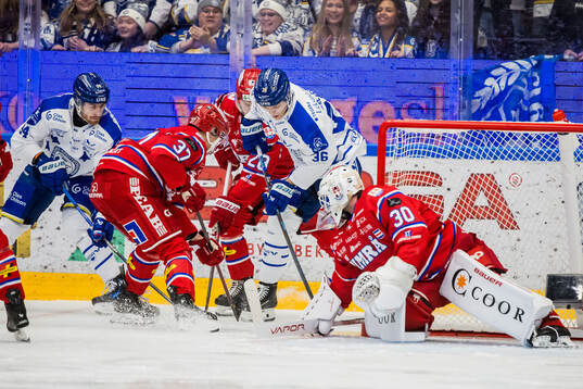 Leksands Hannes Hellberg mot Timrås målvakt Jacob