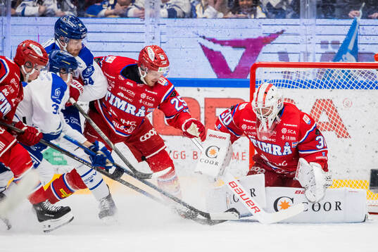 Timrås Linus Nässén och målvakt Jacob Johansson