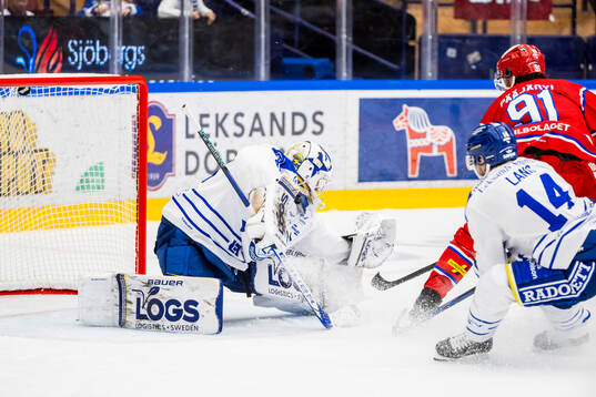 Timrås Magnus Pääjärvi gör 2-3 bakom Leksands målvakt
