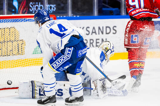 Timrås Magnus Pääjärvi gör 2-3 bakom Leksands målvakt