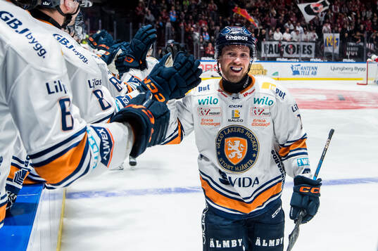 Växjös Dylan McLaughlin jublar