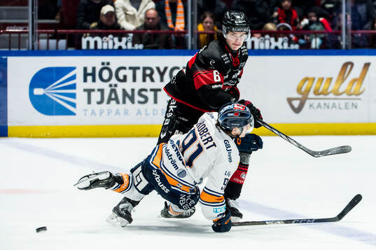 Malmö Redhawks Dominik Badinka och Växjös Felix Robert