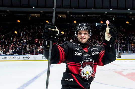 Malmö Redhawks Johan Olofsson jublar