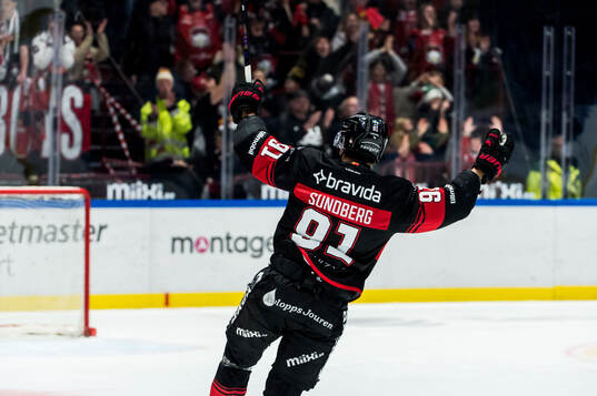 Malmö Redhawks Axel Sundberg jublar