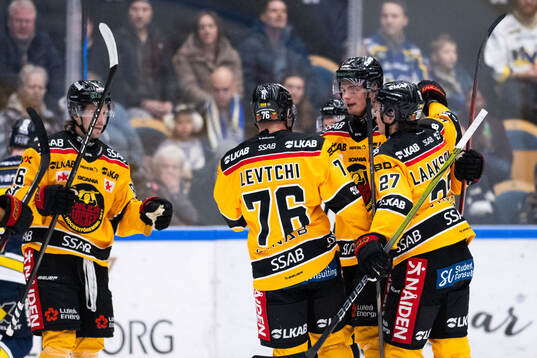 Luleås Markus Nurmi jublar