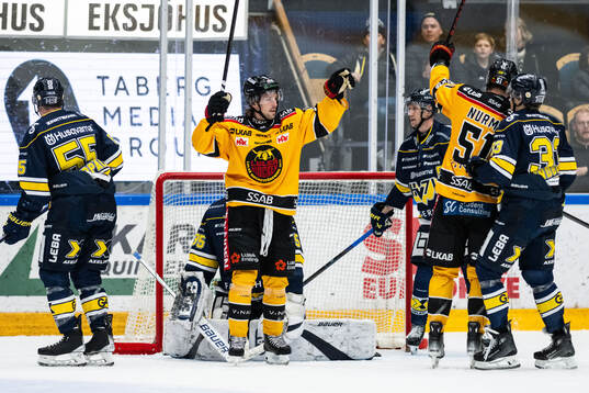 Luleås Markus Nurmi jublar med Mathias Bromé