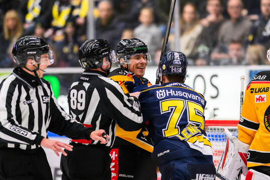 Luleås Erik Gustafsson och HV71s Radan Lenc