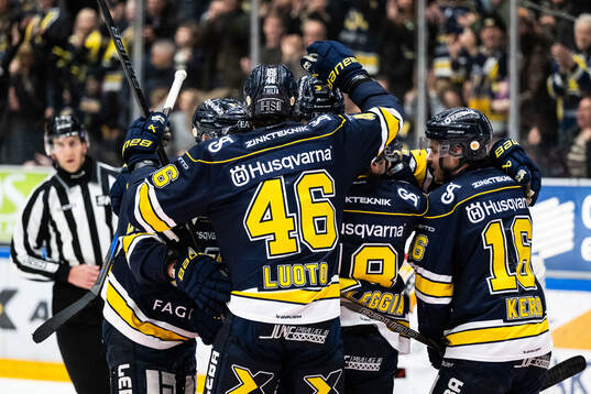 HV71s Henrik Borgström jublar