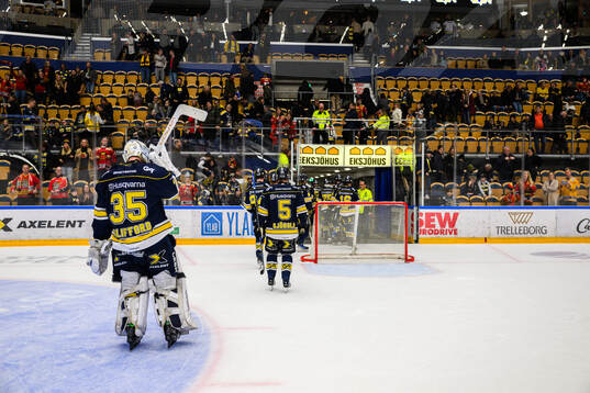 HV71s  spelare deppar  ishockeymatchen i SHL mellan HV71
