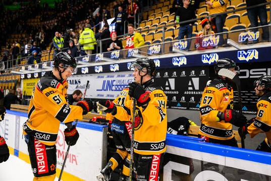 Luleås Markus Nurmi och Jonas Berglund jublar