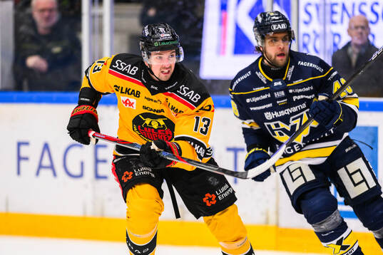 Luleås Eetu Koivistoinen och HV71s Oskar Stål-Lyrenäs