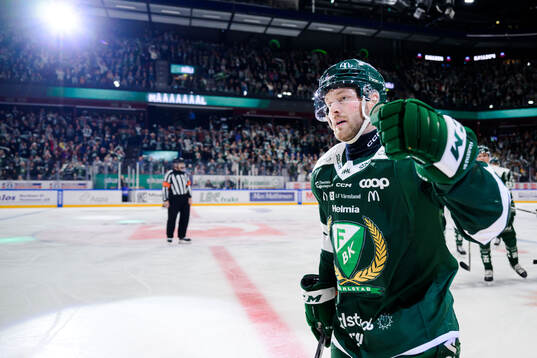 Färjestads Axel Bergkvist jublar