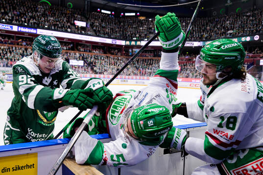 Färjestads Lucas Forsell och Rögles Calle Själin och