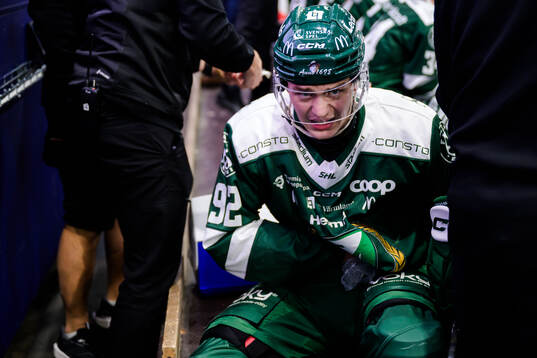 Färjestads Lucas Forsell har ont