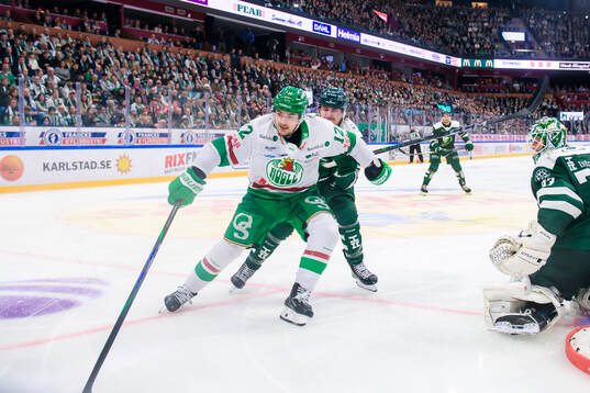 Rögles Brady Ferguson och Färjestads Jeremy Salvas Groleau