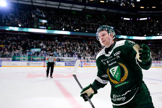 Färjestads Oskar Steen jublar
