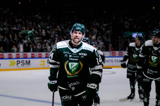 Färjestads Henrik Björklund jublar