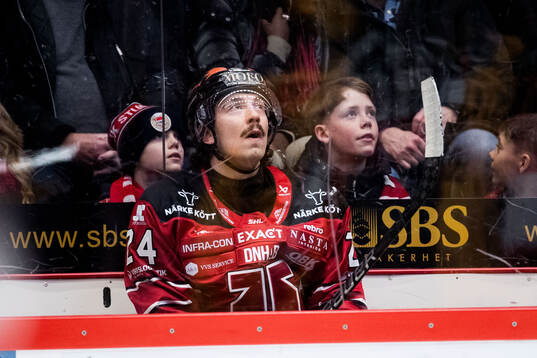 Örebros Hannes Björninen deppar i utvisningsbåset