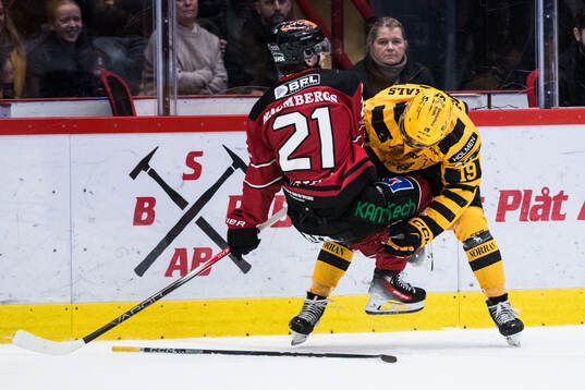 Örebros Patrik Puistola och Skellefteås Martins Dzierkals