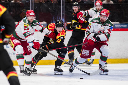 Modos Mikkel Aagaard och Brynäs Oskar Lindblom och Modos