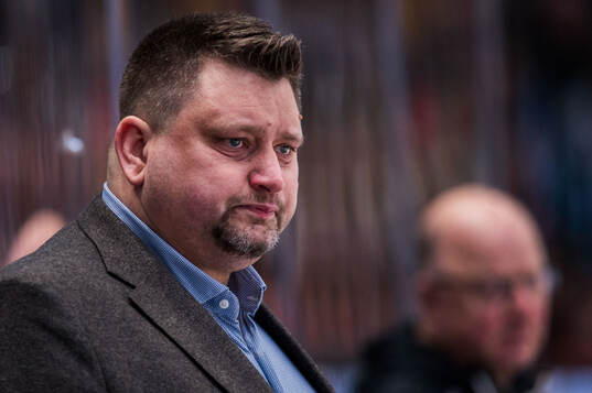 Modos tränare Mattias Karlin