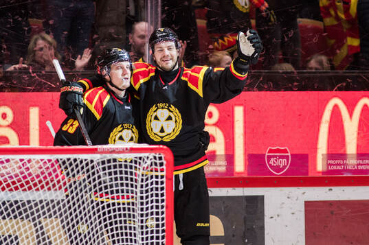 Brynäs Jakob Silfverberg och Miks Indrasis
