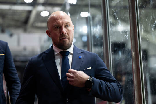 Assistant coach Nicklas Grossmann of Sweden
