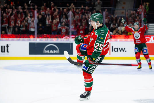 Frölundas Arttu Ruotsalainen jublar