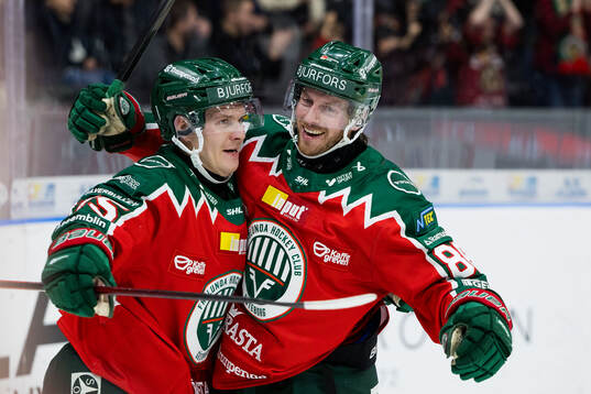 Frölundas Erik Thorell jublar med Arttu Ruotsalainen