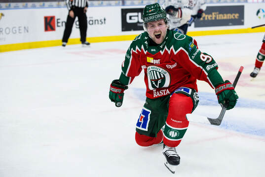Frölundas Linus Weissbach jublar