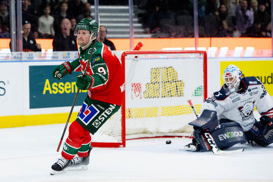 Frölundas Linus Weissbach skjuter 3-1 i mål bakom