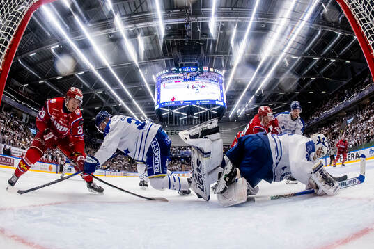 Timrås Filip Hållander och Leksands Eddie Larsson och