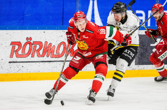 Moras Martin Johnsen och AIKs Theo Hårdstam och