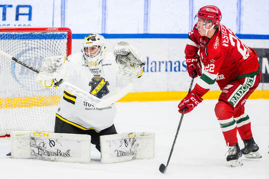 AIKs målvakt Victor Brattström och Moras Petter Vesterheim