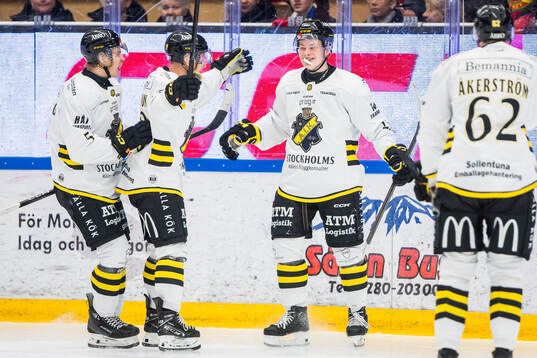 AIKs Theo Hårdstam jublar