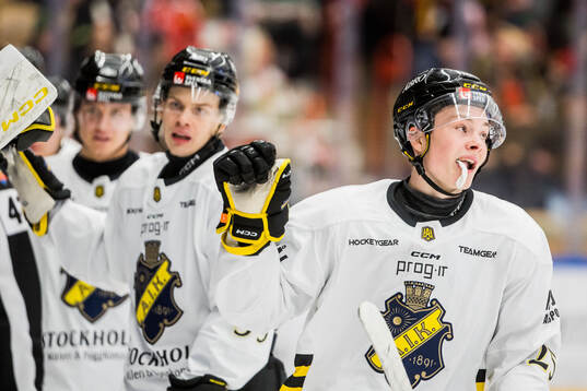 AIKs Theo Hårdstam jublar