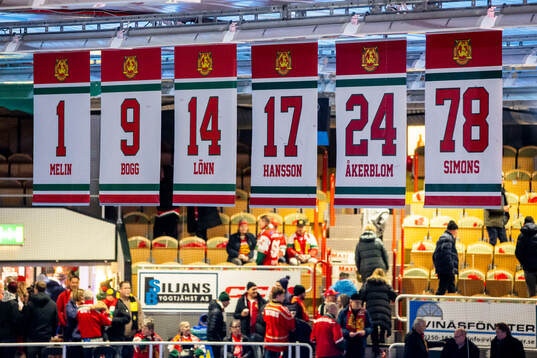 Tröjor hissade i Smidjegrav Arena