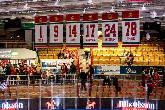 Tröjor hissade i Smidjegrav Arena