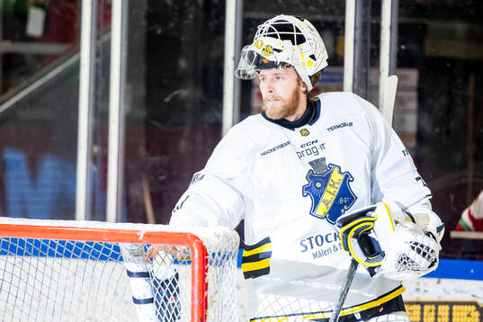 AIKs målvakt Victor Brattström  deppar