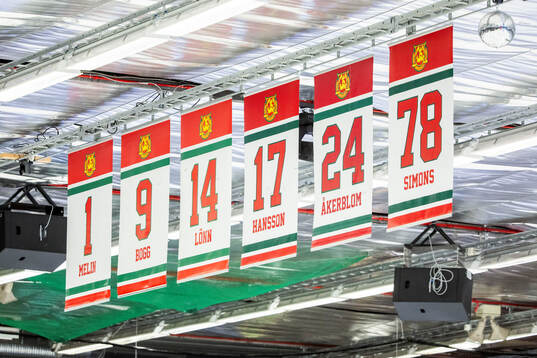 Tröjor hissade i Smidjegrav Arena