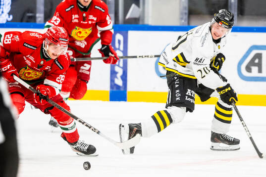 Moras Gabriel Säll och AIKs Rasmus Rudslätt