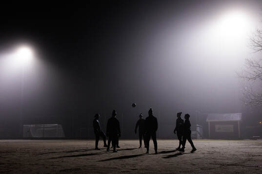 Vimmerbys spelare värmer upp före ishockeymatchen i