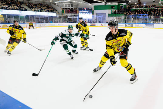 Tingsryds Artturi Toivola och Vimmerbys Kevin Israelsson